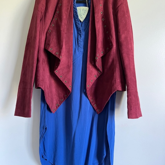 Sleeveless “Violet B” Blue Tunic Top with high low details. - Picture 9 of 12